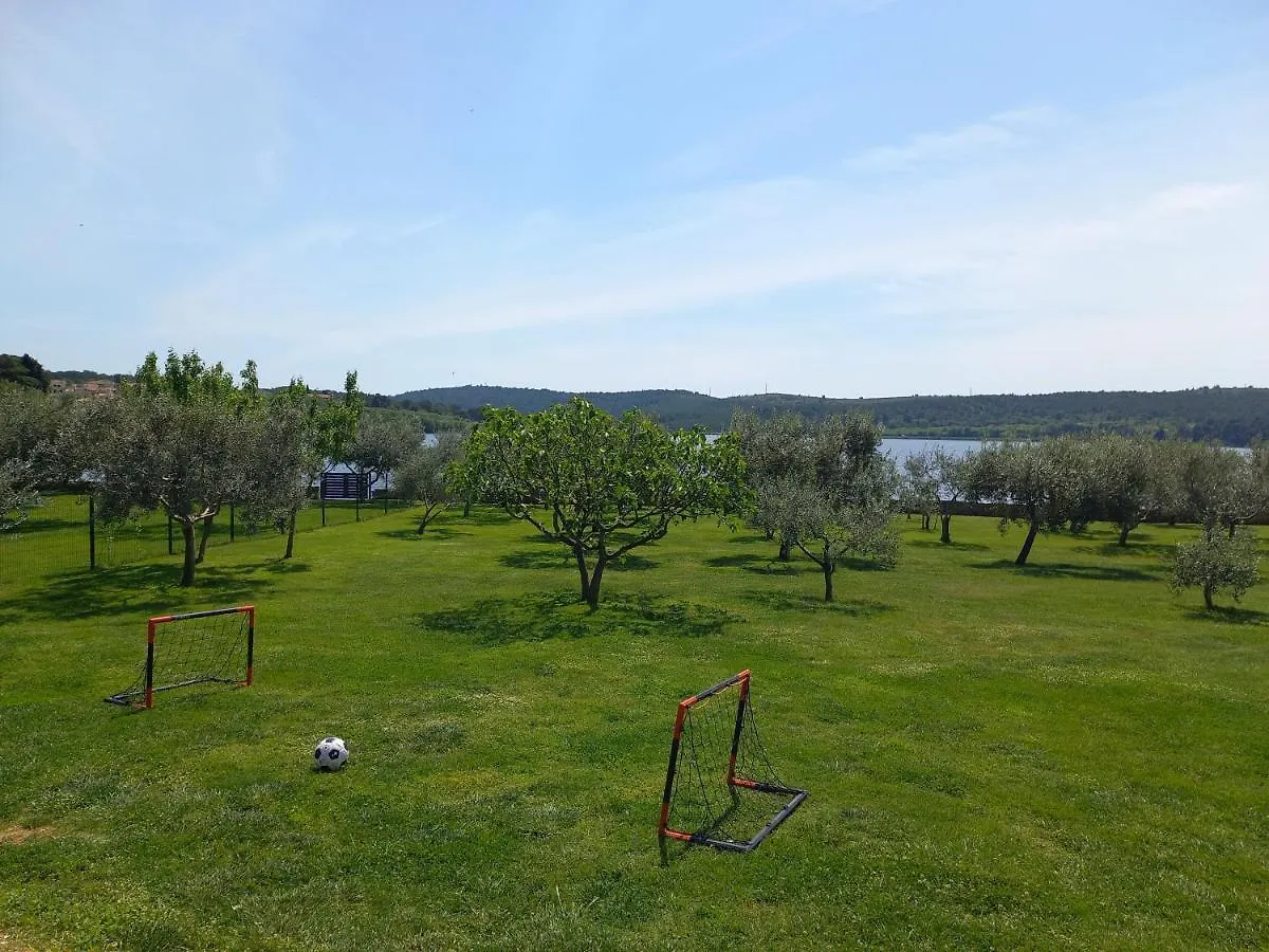 Holiday home Beach House Beta With Pool, Jacuzzi, Playground & Bbq In An Olive Grove With A Beach, Pomer - Istria