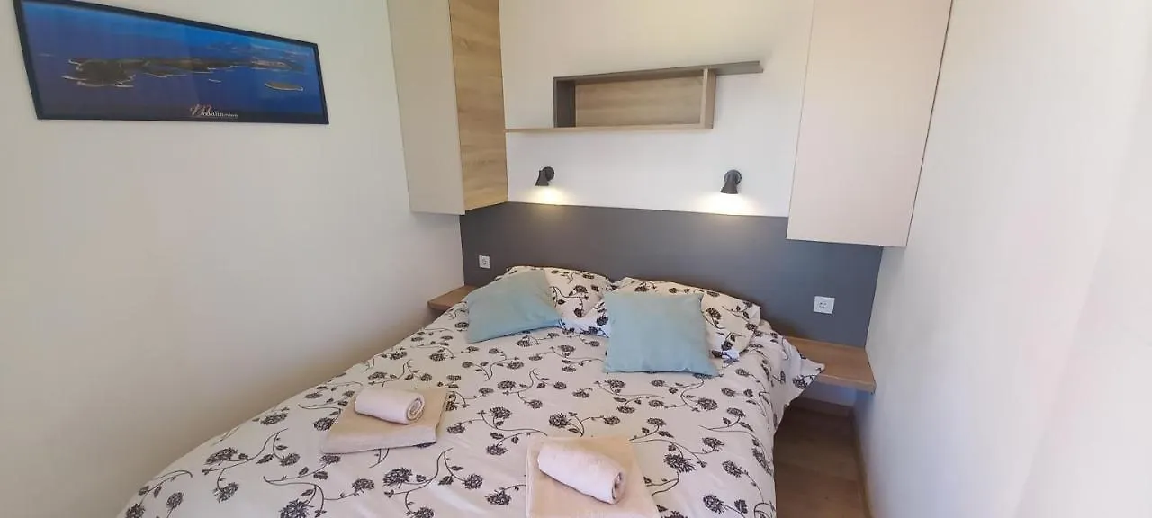 Beach House Beta With Pool, Jacuzzi, Playground & Bbq In An Olive Grove With A Beach, Pomer - Istria Pula